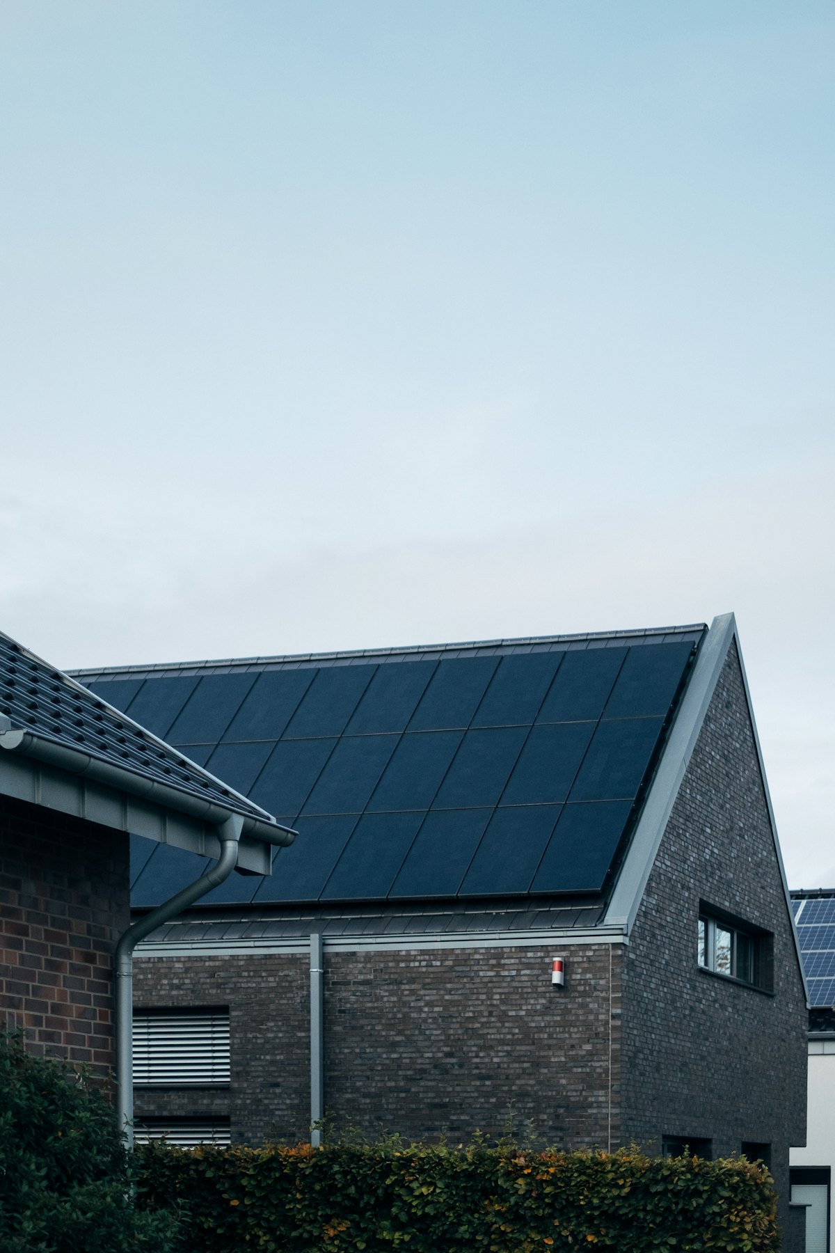 Panneaux solaires photovoltaïques sur une maison en Belgique